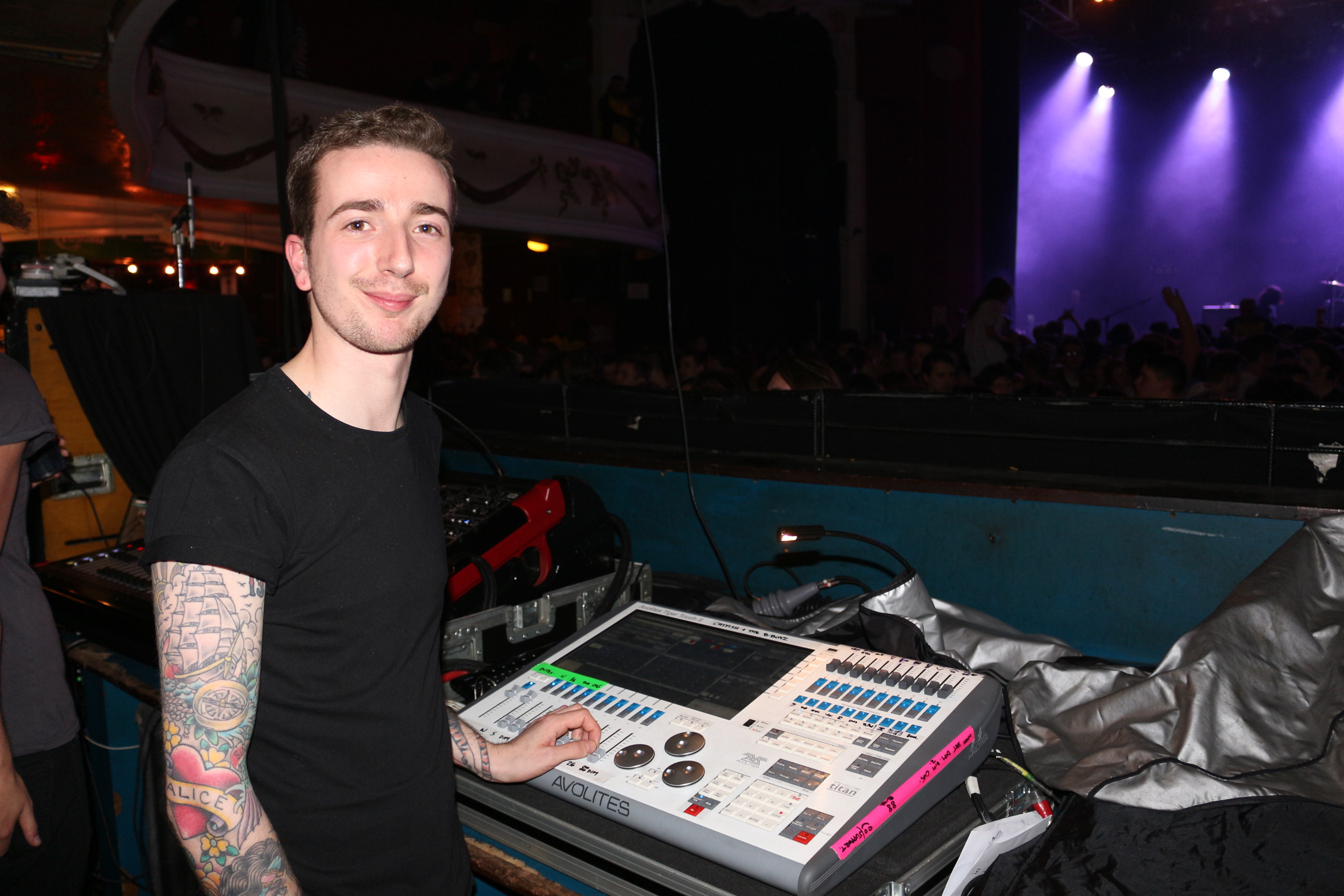 Avolites Tiger Touch II controls a 'rocking red' show for Catfish & The Bottlemen